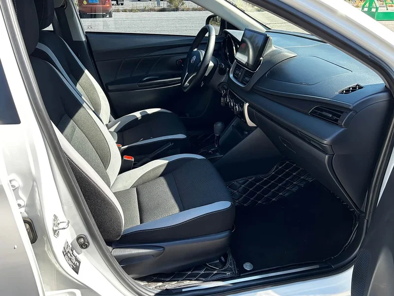 Toyota Yaris L — фото 20