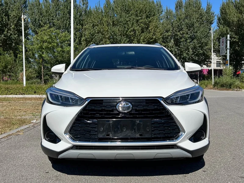 Toyota Yaris L — фото 2