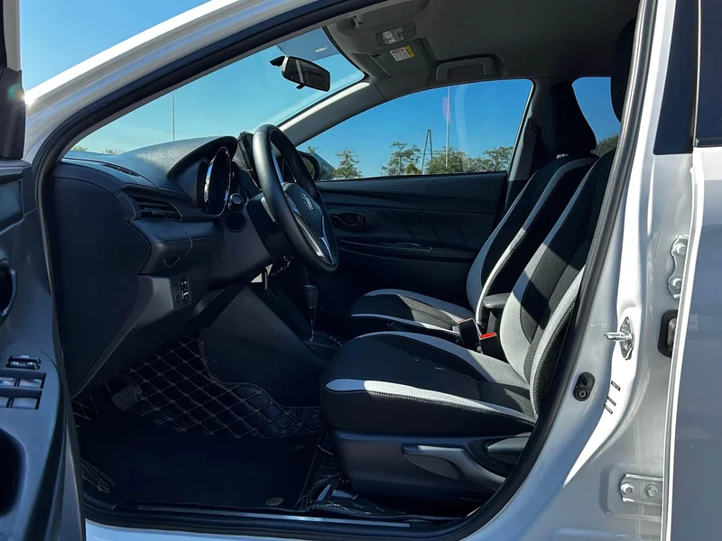 Toyota Yaris L — фото 22