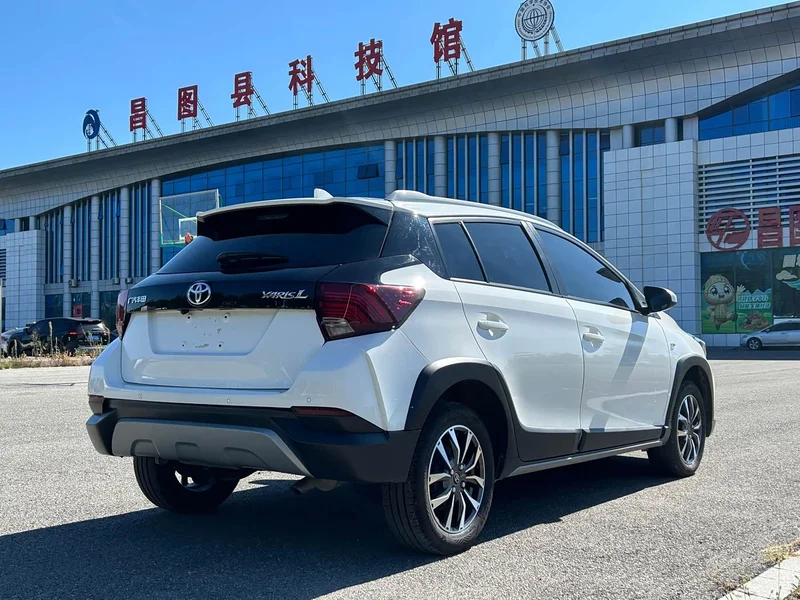 Toyota Yaris L — фото 4