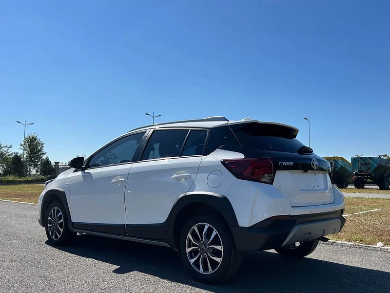 Toyota Yaris L — фото 6