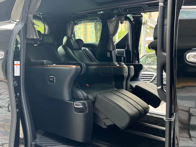 Toyota Alphard — фото 11
