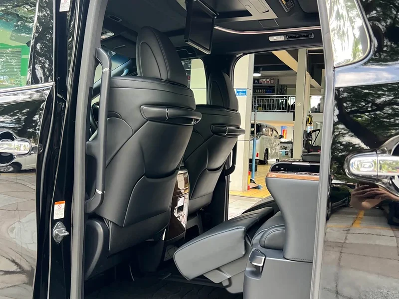 Toyota Alphard — фото 12