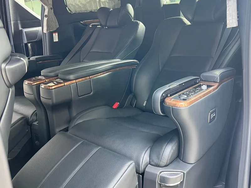 Toyota Alphard — фото 13