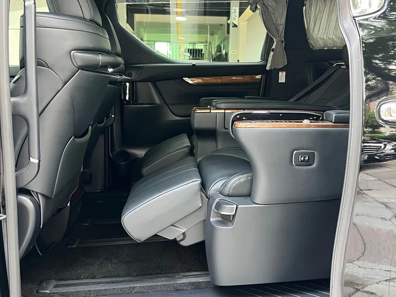 Toyota Alphard — фото 14
