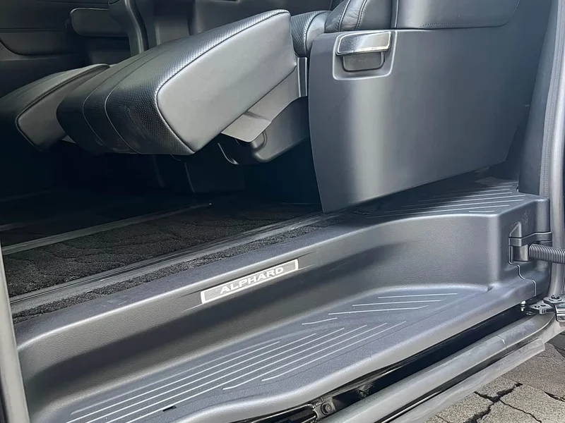 Toyota Alphard — фото 16