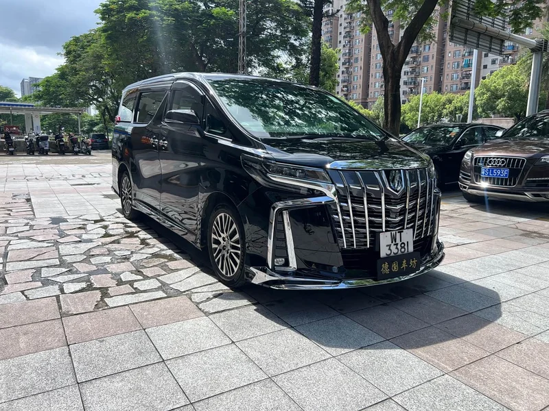 Toyota Alphard — фото 2