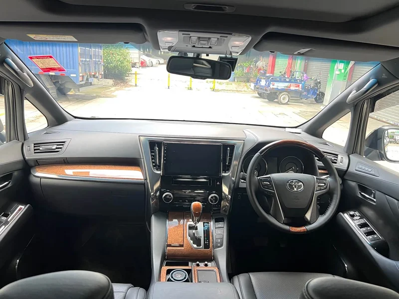 Toyota Alphard — фото 10
