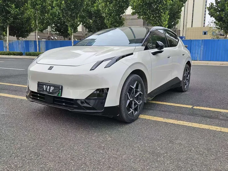 Lynk & Co Z20