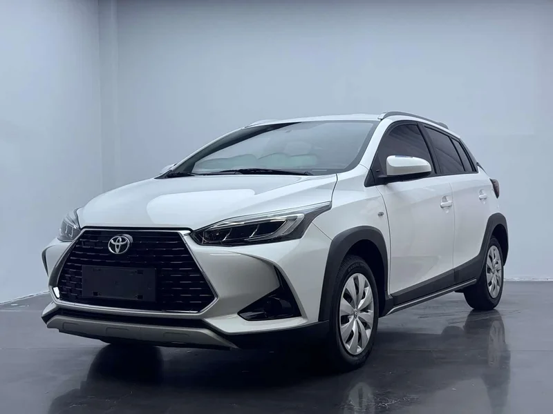 Toyota Yaris L — фото 1