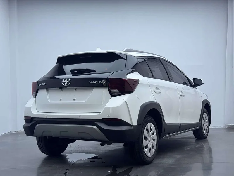 Toyota Yaris L — фото 14