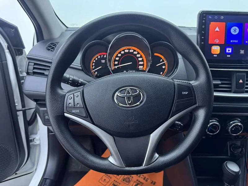 Toyota Yaris L — фото 10