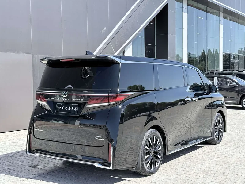 Toyota Vellfire — фото 2