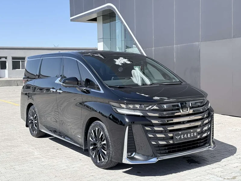 Toyota Vellfire — фото 3