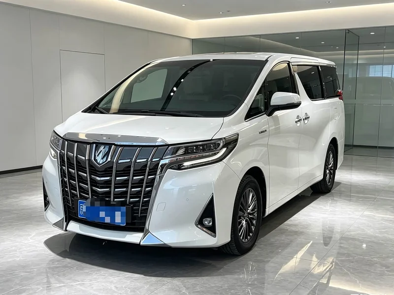 Toyota Alphard — фото 1