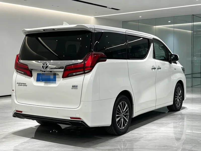 Toyota Alphard — фото 2