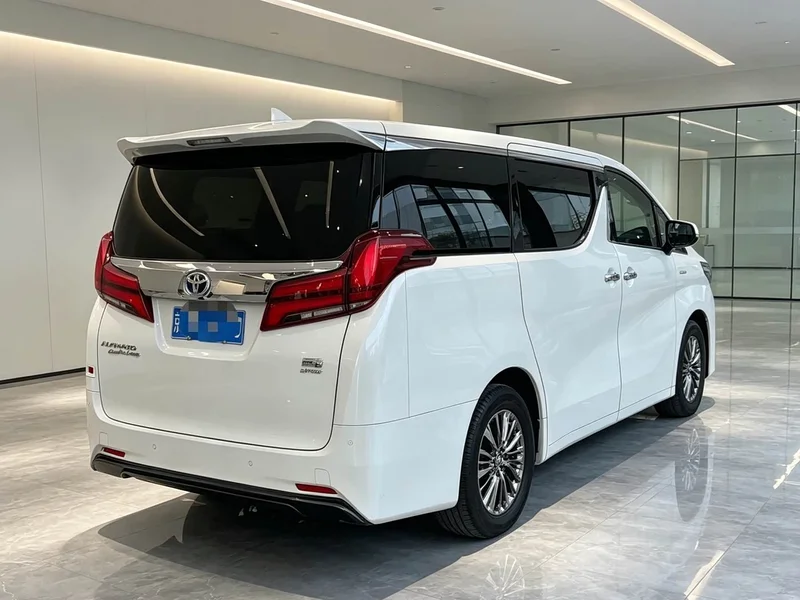 Toyota Alphard — фото 5