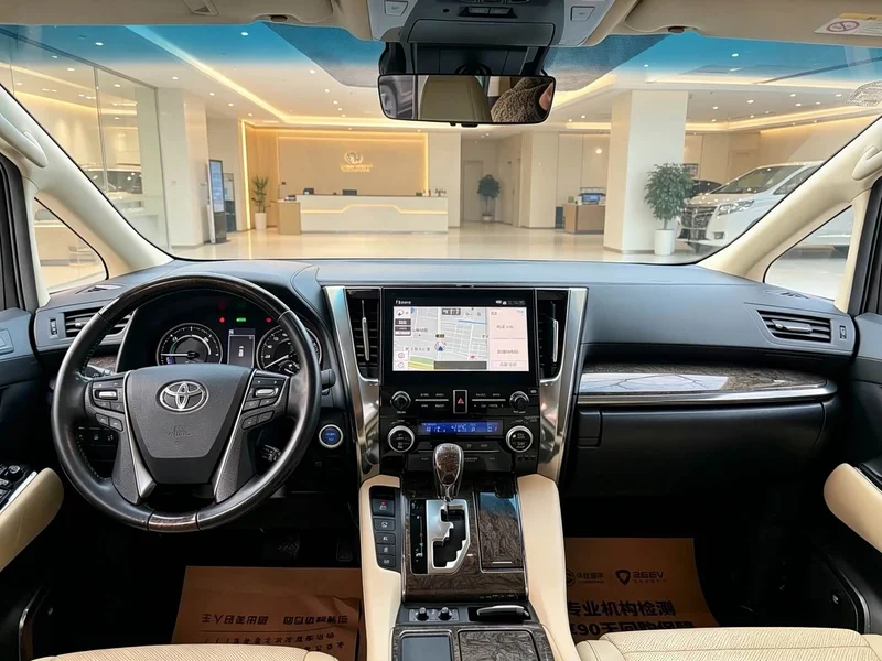Toyota Alphard — фото 7
