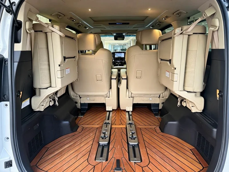 Toyota Alphard — фото 8