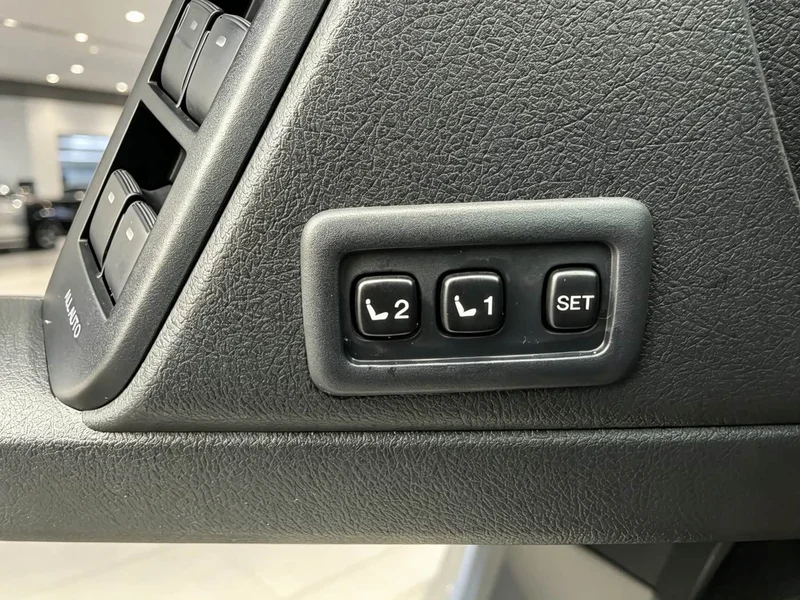 Toyota Prado — фото 11