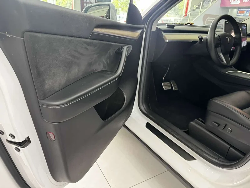 Tesla Model Y — фото 15