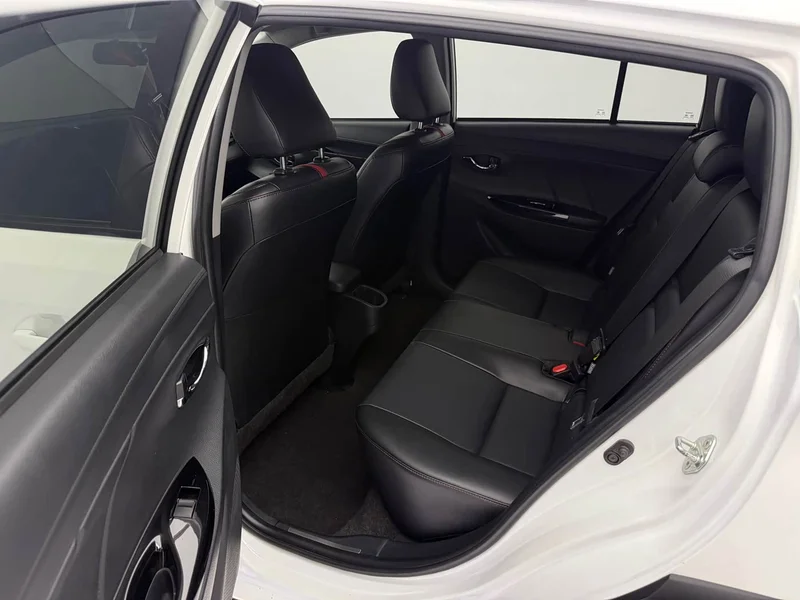 Toyota Yaris L — фото 13