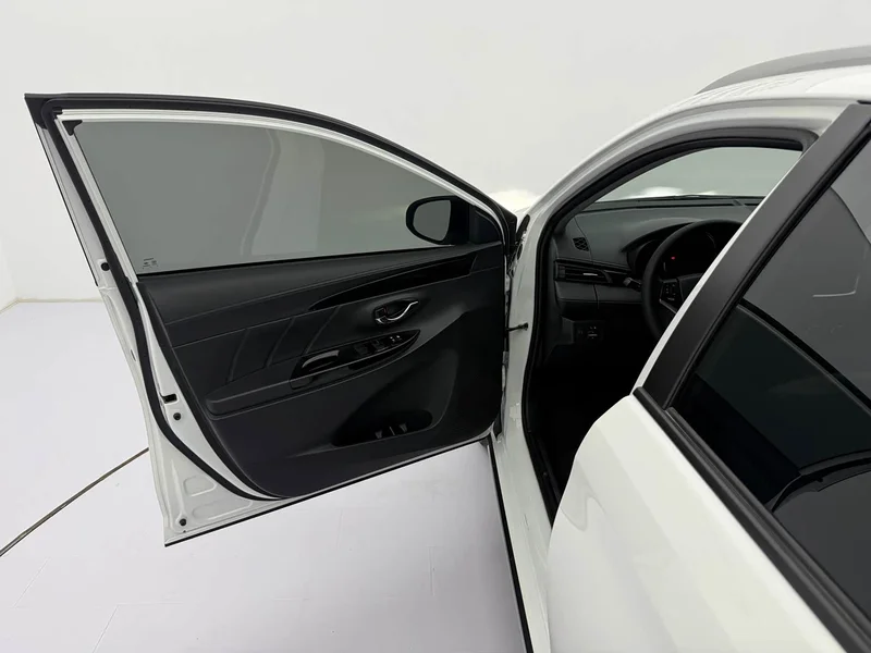 Toyota Yaris L — фото 20