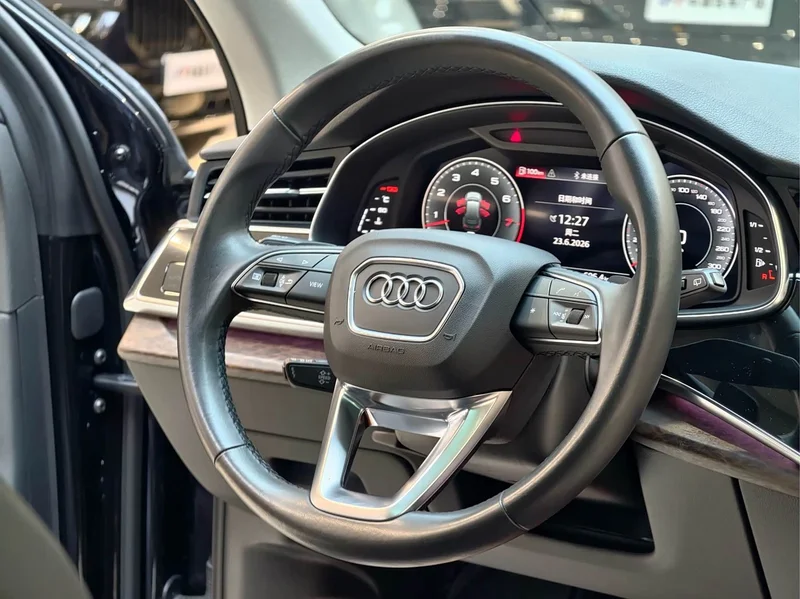 Audi Q7 — фото 20
