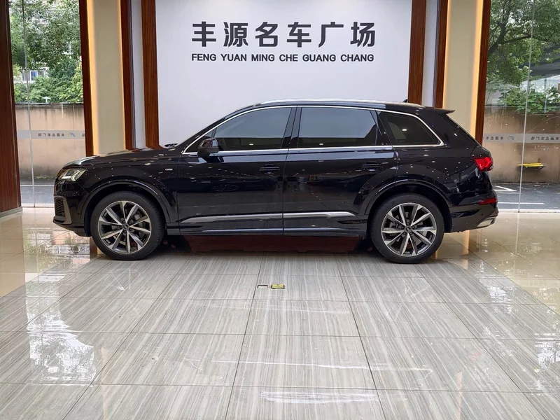 Audi Q7 — фото 26