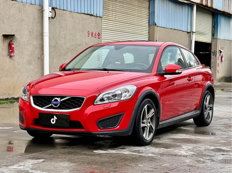 Volvo C30 — фото 1