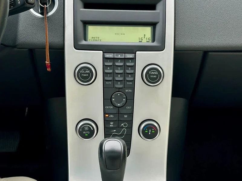Volvo C30 — фото 14