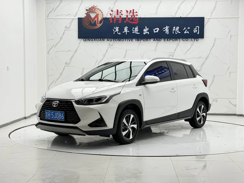 Toyota Yaris L — фото 1
