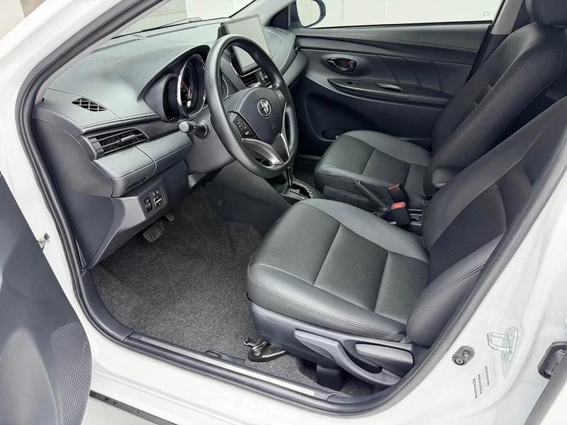 Toyota Yaris L — фото 14