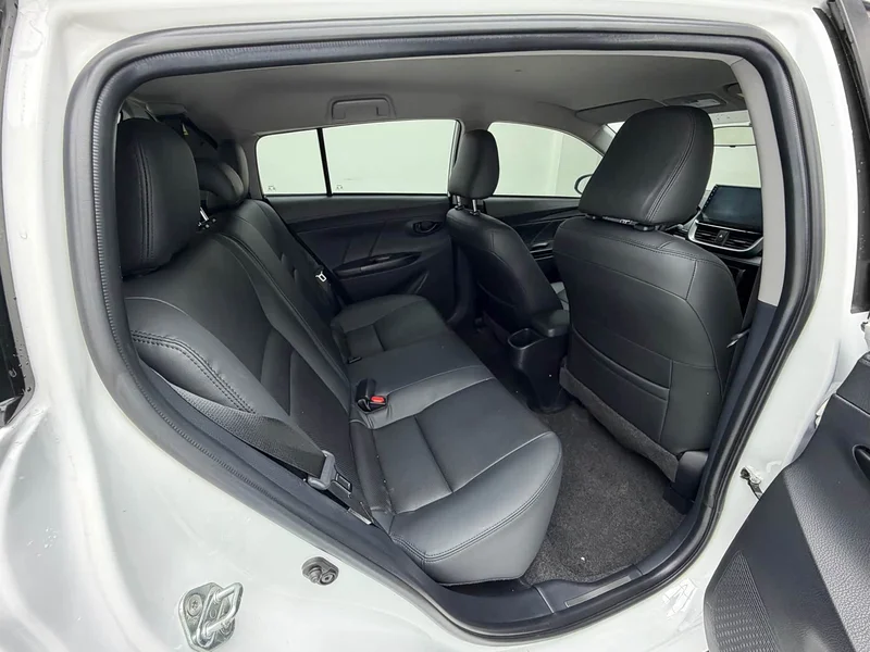 Toyota Yaris L — фото 17