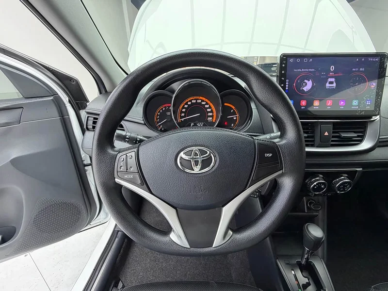 Toyota Yaris L — фото 10