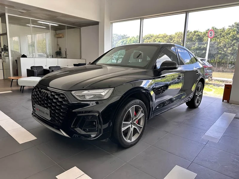 Audi Q5L Sportback — фото 1