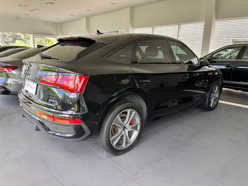 Audi Q5L Sportback — фото 4