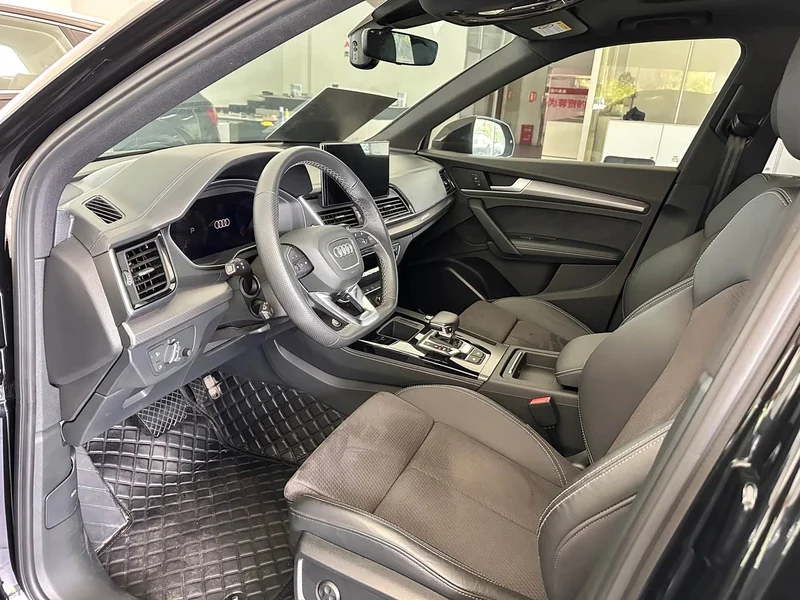 Audi Q5L Sportback — фото 5