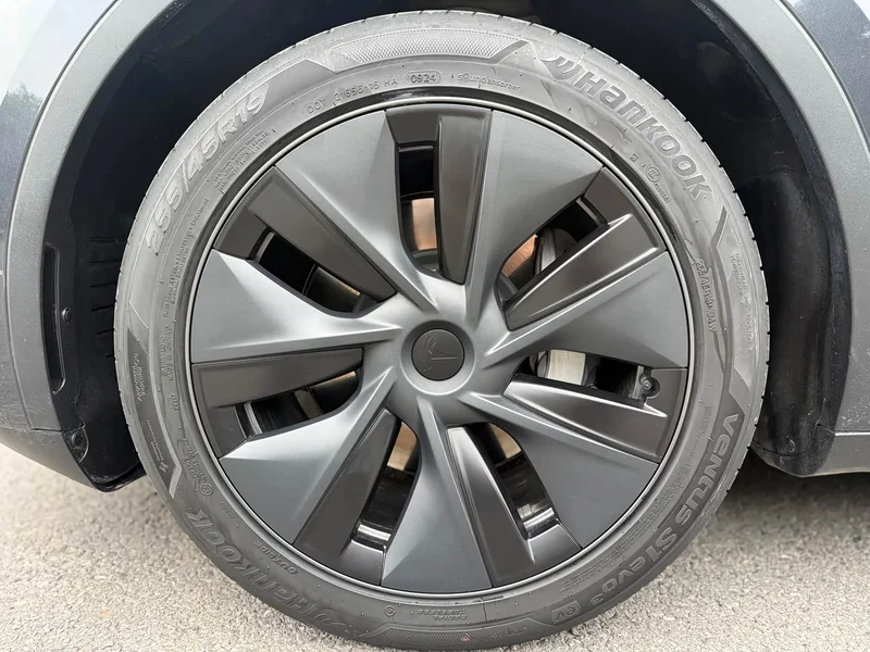 Tesla Model Y — фото 16