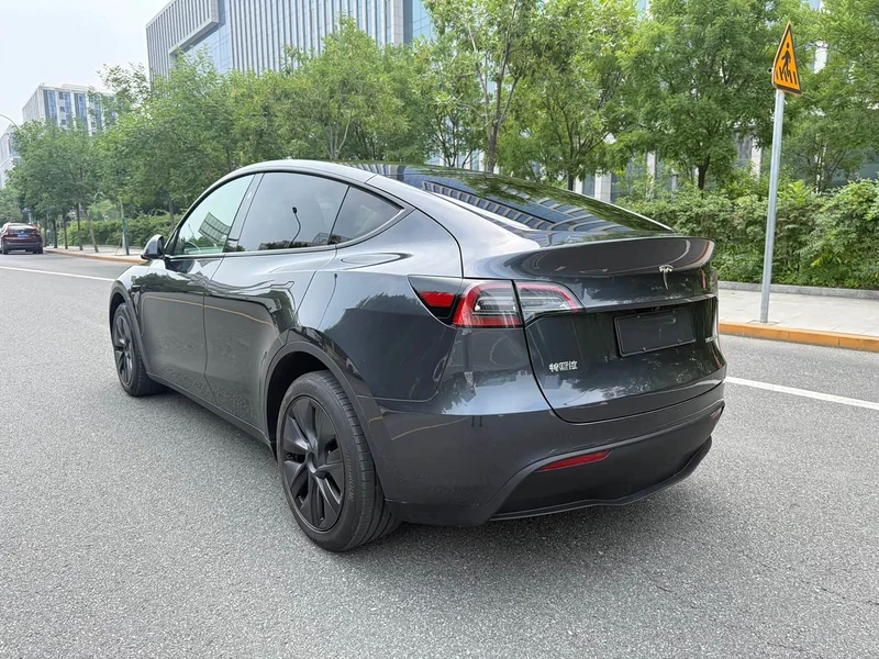 Tesla Model Y — фото 4