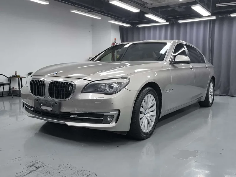 BMW 7-Series — фото 1