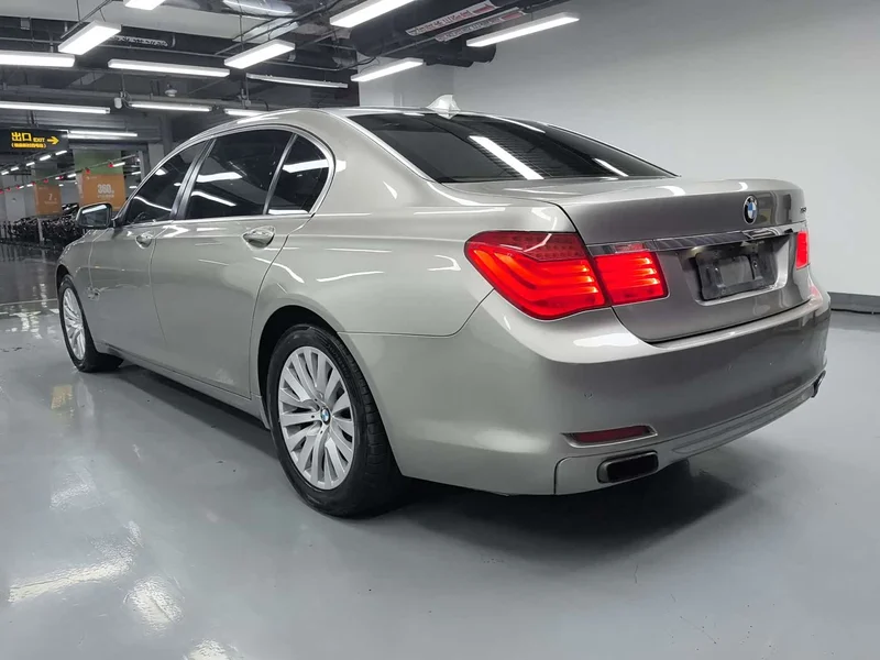 BMW 7-Series — фото 15