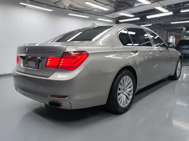 BMW 7-Series — фото 16