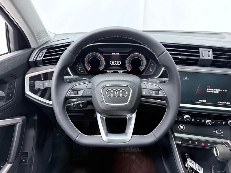 Audi Q3 — фото 12
