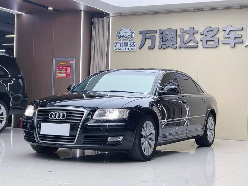 Audi A8 — фото 1