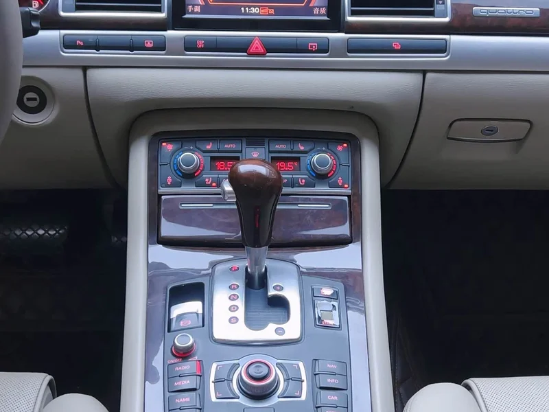 Audi A8 — фото 16
