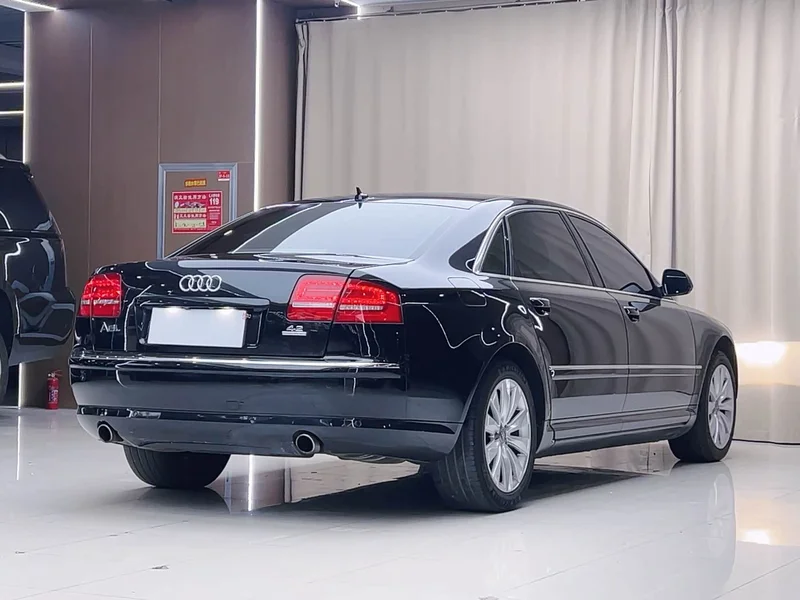 Audi A8 — фото 18