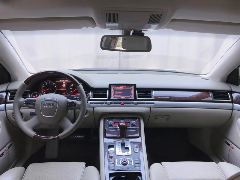 Audi A8 — фото 8