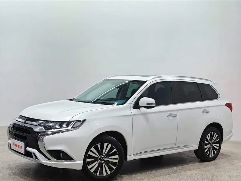 Mitsubishi Outlander — фото 1