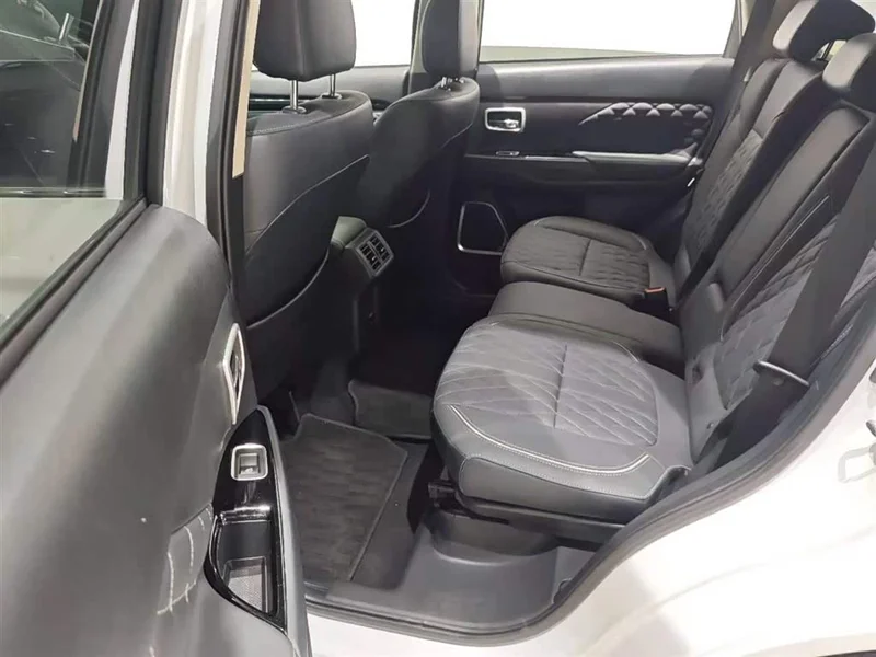 Mitsubishi Outlander — фото 11